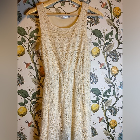 Solitaire Dresses & Skirts - Elegant Cream Lace Dress